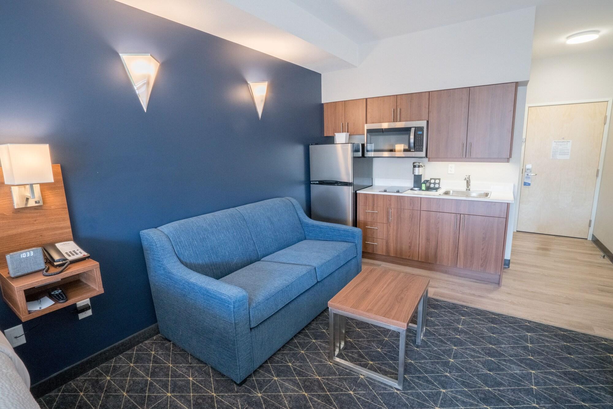 Park Inn By Radisson, Kelowna Bagian luar foto