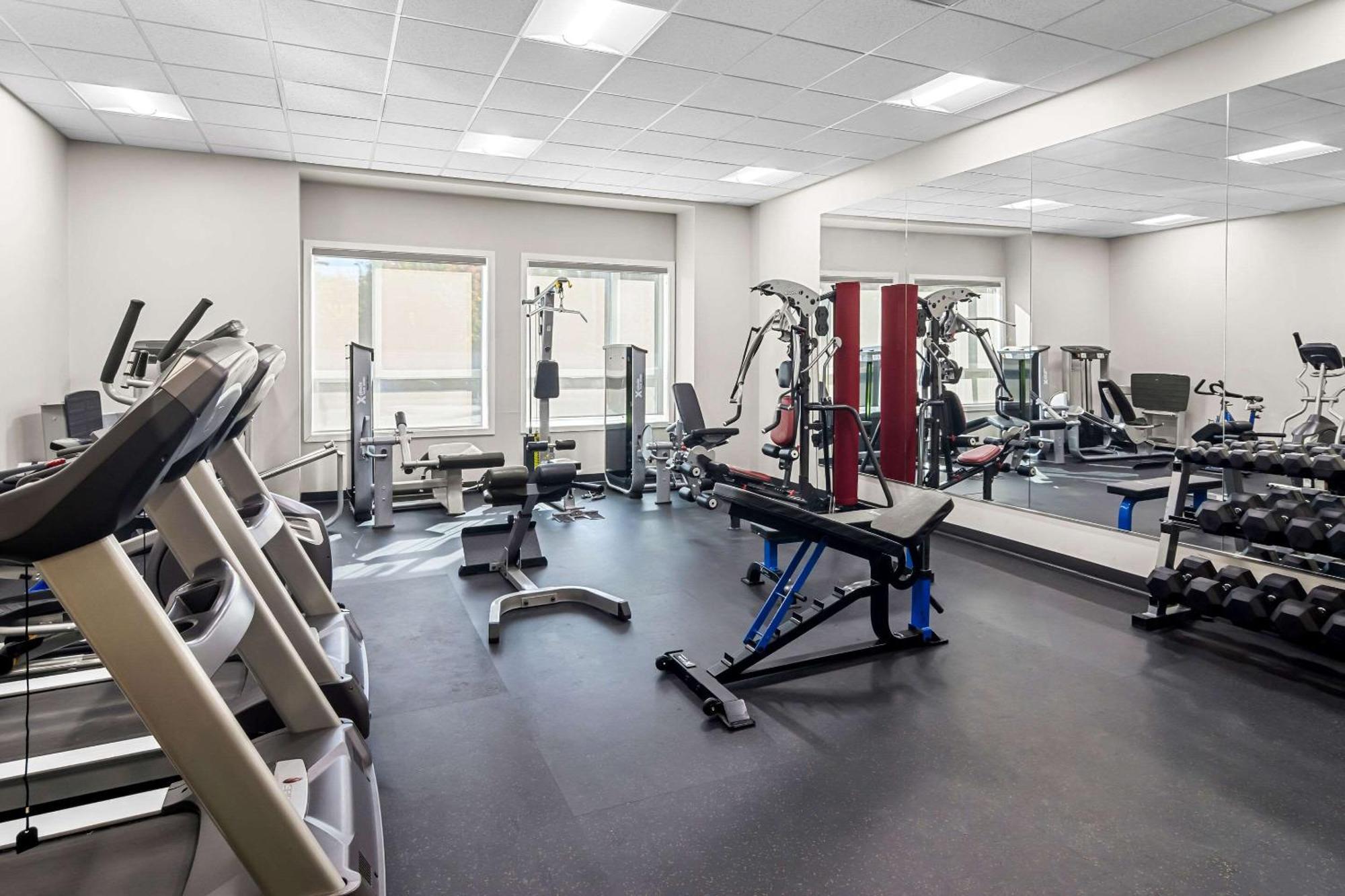 Park Inn By Radisson, Kelowna Bagian luar foto