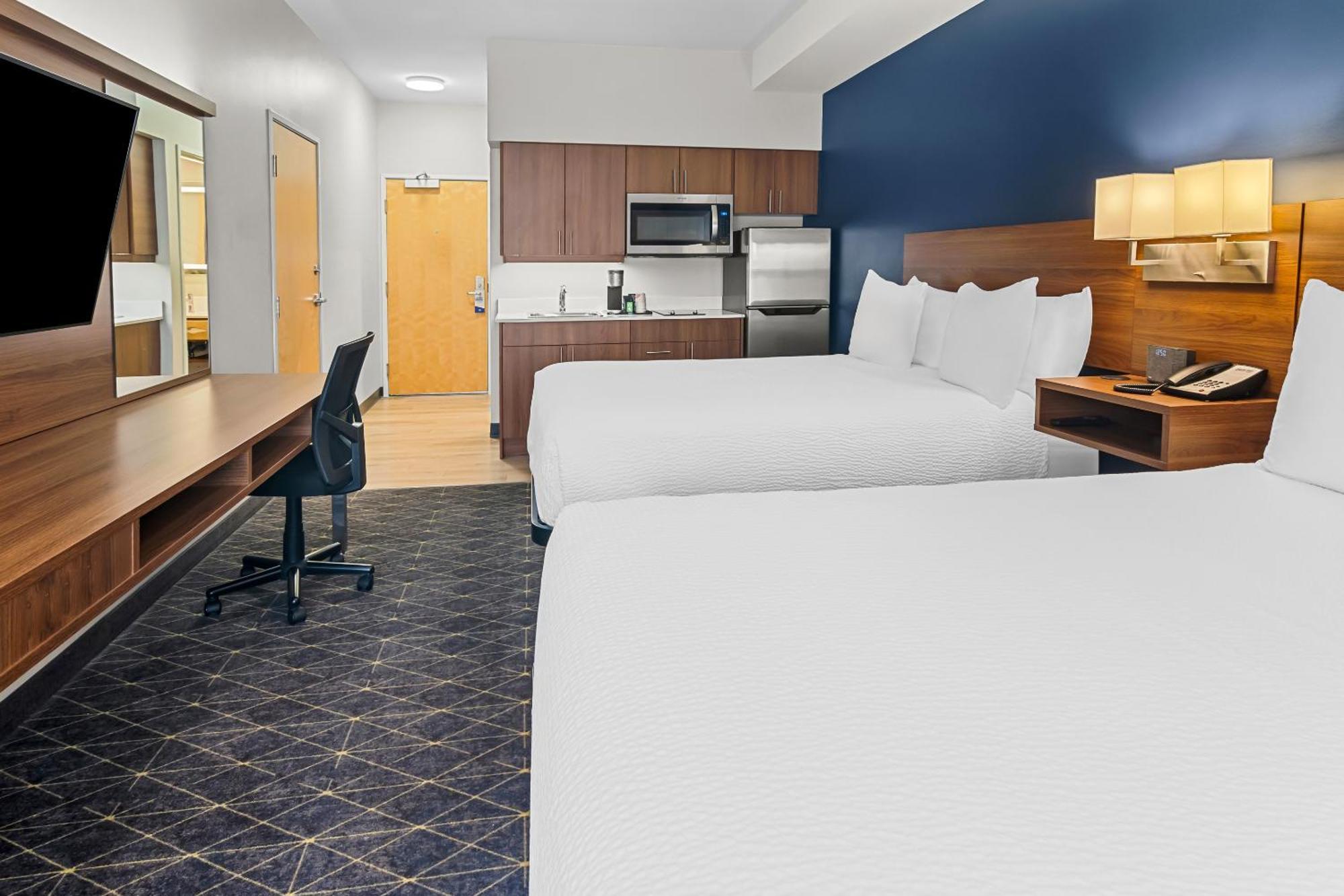 Park Inn By Radisson, Kelowna Bagian luar foto