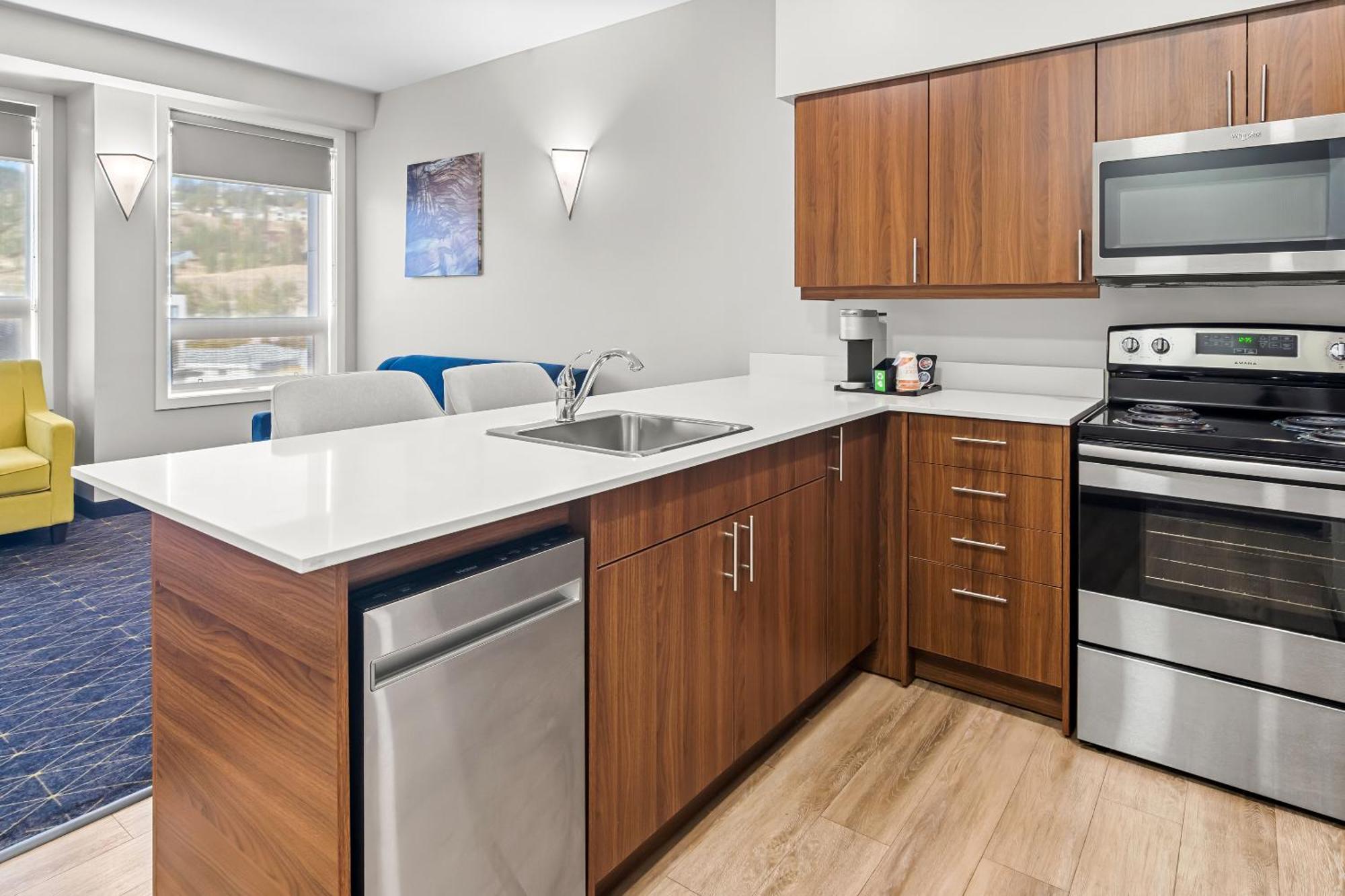 Park Inn By Radisson, Kelowna Bagian luar foto