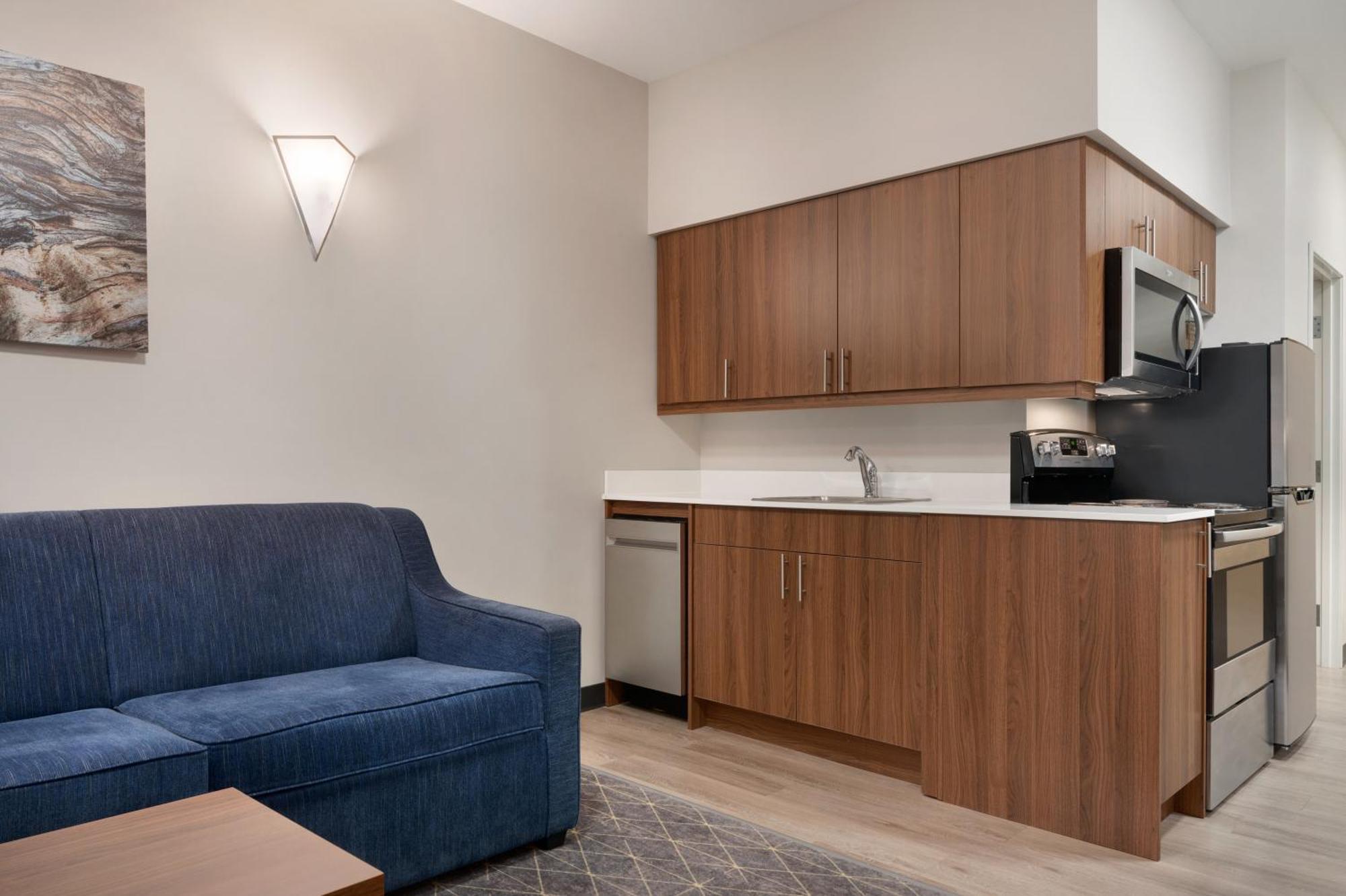 Park Inn By Radisson, Kelowna Bagian luar foto